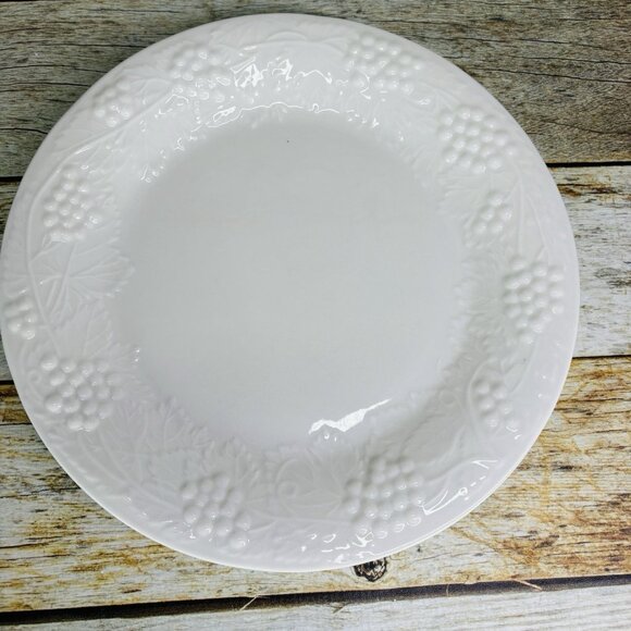 Tabletops VINEYARD Embossed Grape Vines Ceramic Oven Safe Dinner Plates Set of 5 - Picture 6 of 16